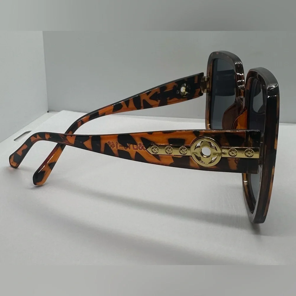 🔥 NWT Trendy Oversized Square Tortoiseshell Sunglasses UV400 Protection 🔥